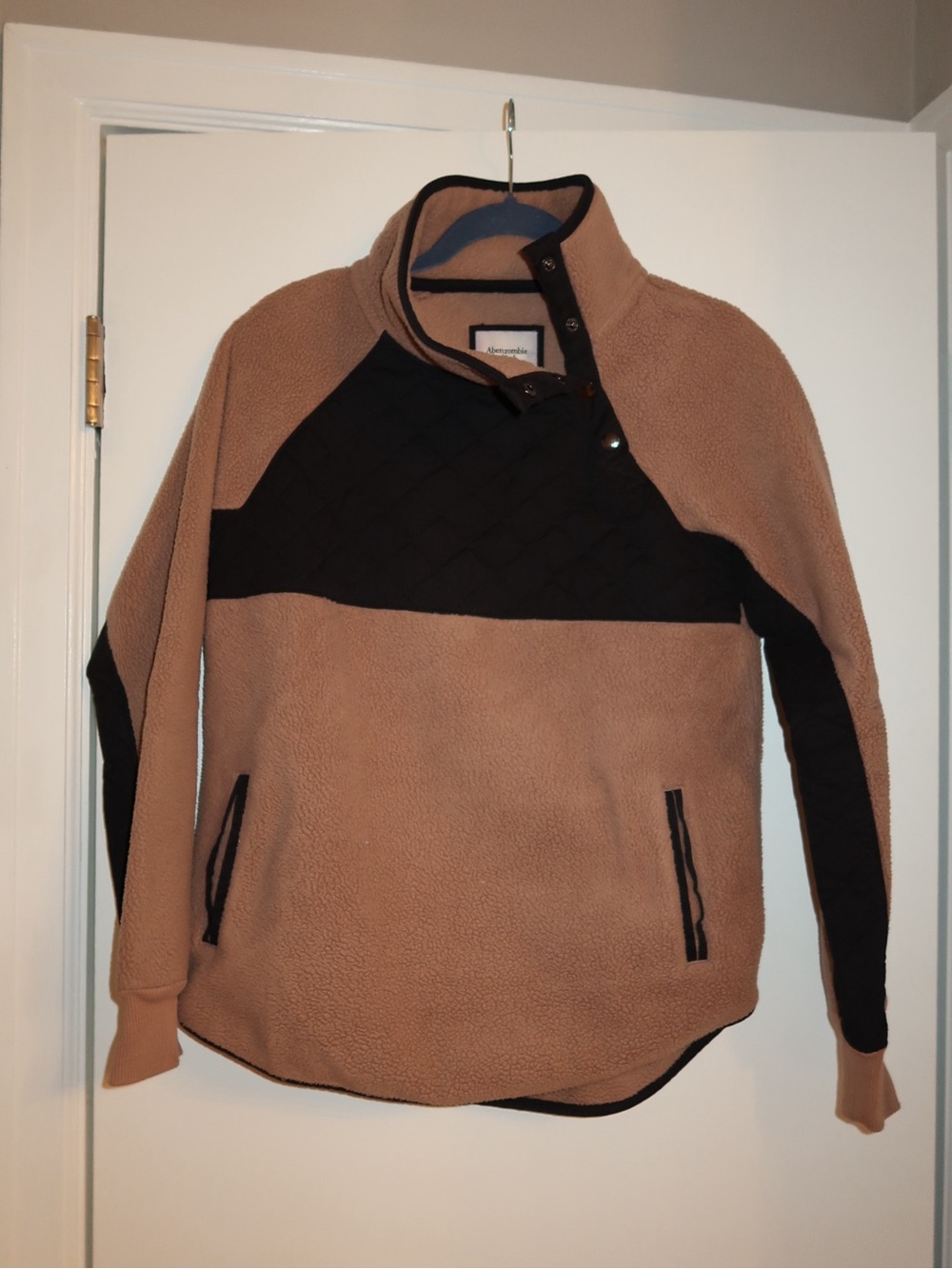 Abercrombie & Fitch Tan and Black Quilted Fleece Pullover